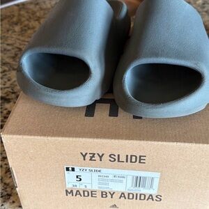 adidas YZY Slide - Slate Marine